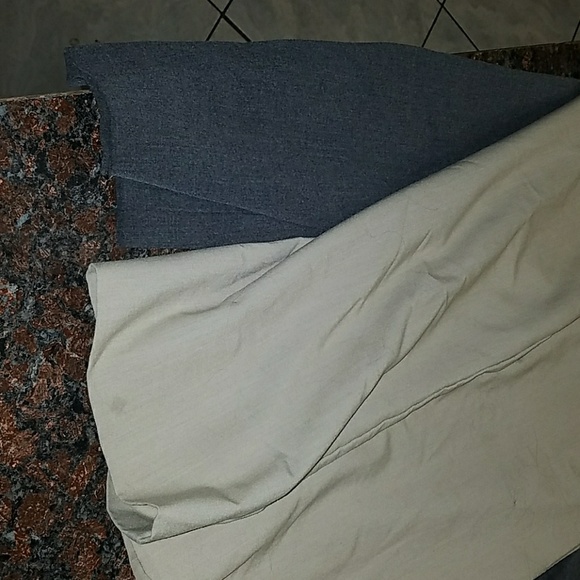 a set of two dress pants - Picture 2 of 4